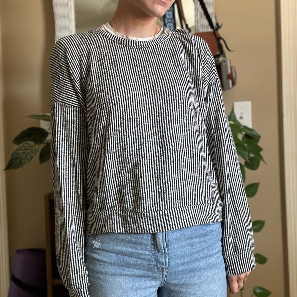 CAUTION TO THE WIND striped black & white sweatshirt